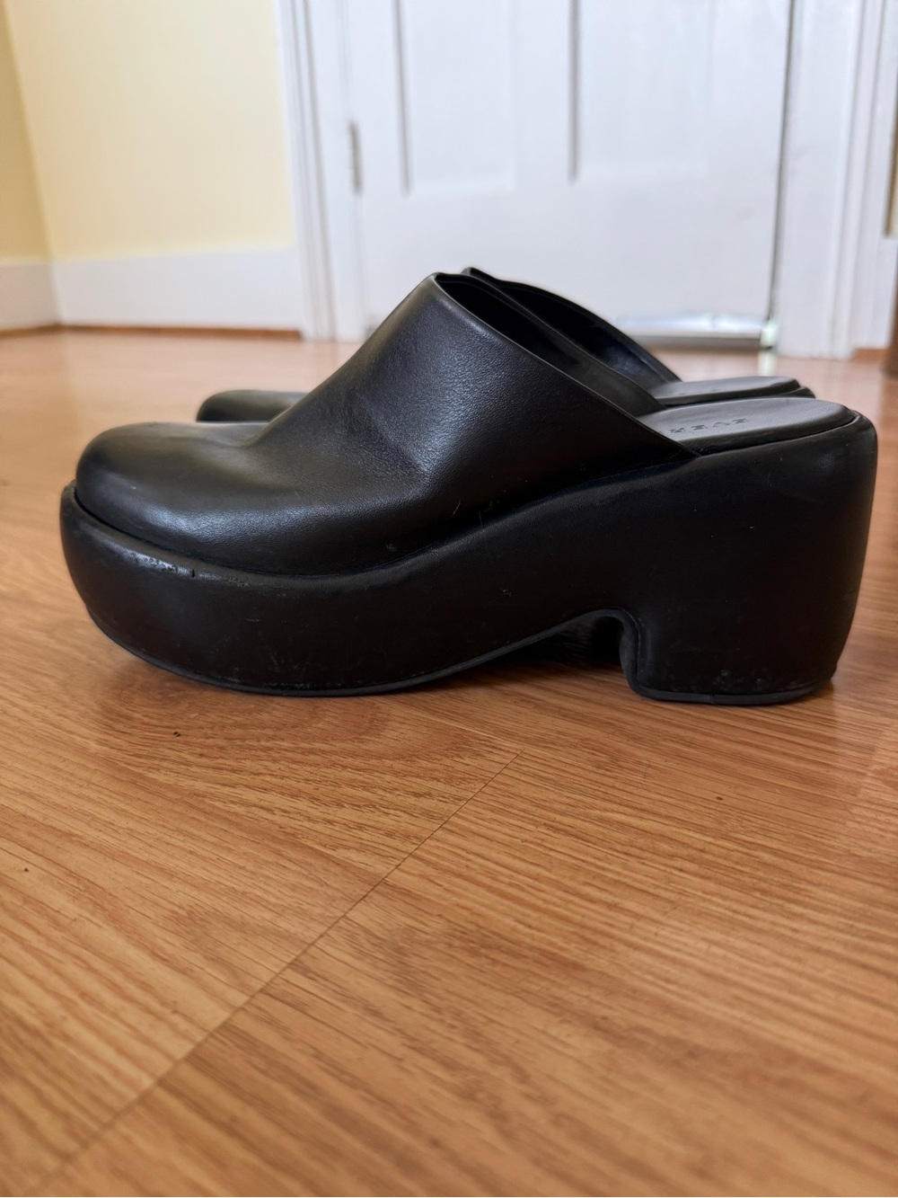 Everlane Puffa Clog - Size 8